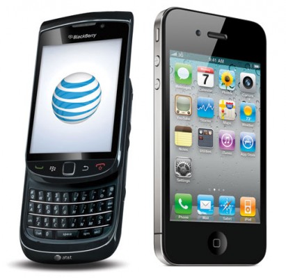 iphone 4 vs blackberry torc 411x400   Jablečný týden 12 #12