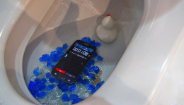 dunkable02 260x149   Koncepce vodotěsných chytrých telefonů od firmy Dunkable
