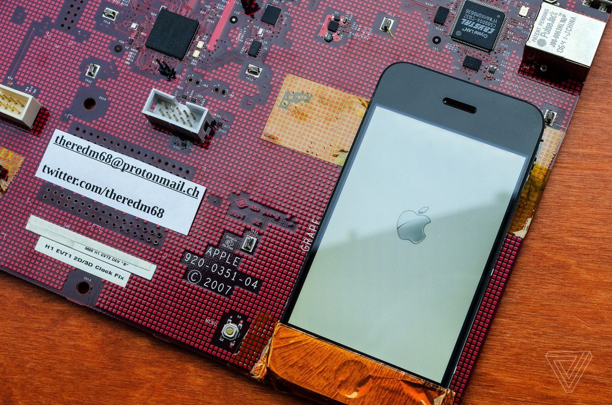 Takto vypadal původní prototyp prvního iPhonu. Inženýři v Applu ani nevěděli, že pracují na telefonu Náhled