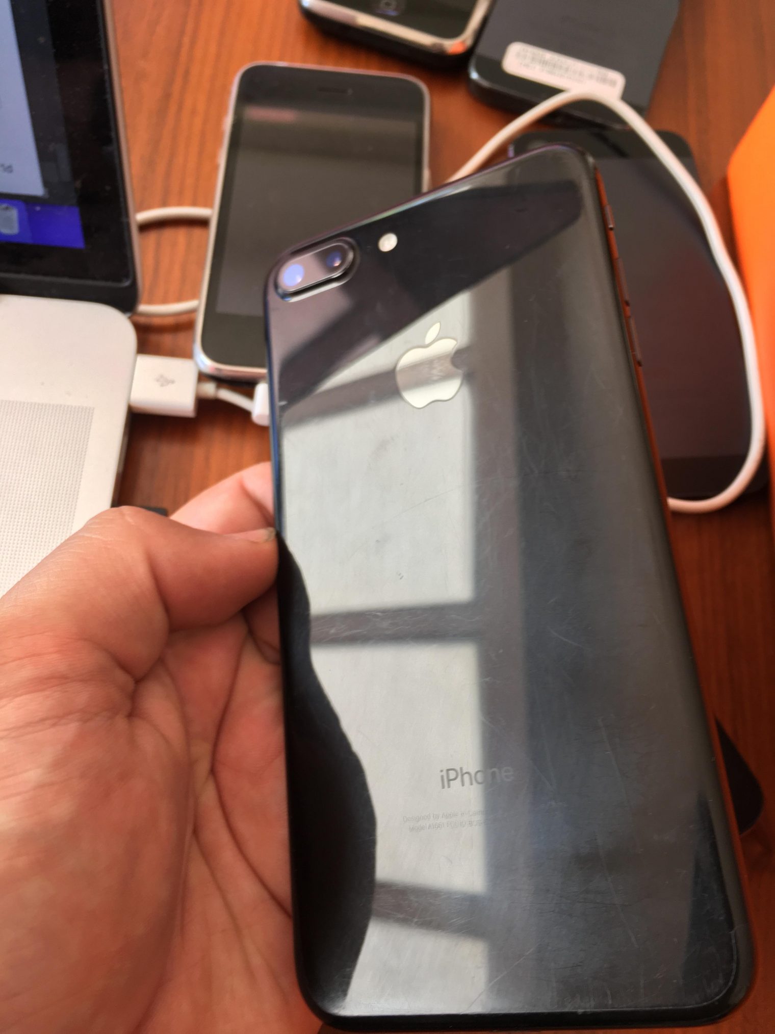 iPhone 8 wear (1) iPhone 8 wear (1)