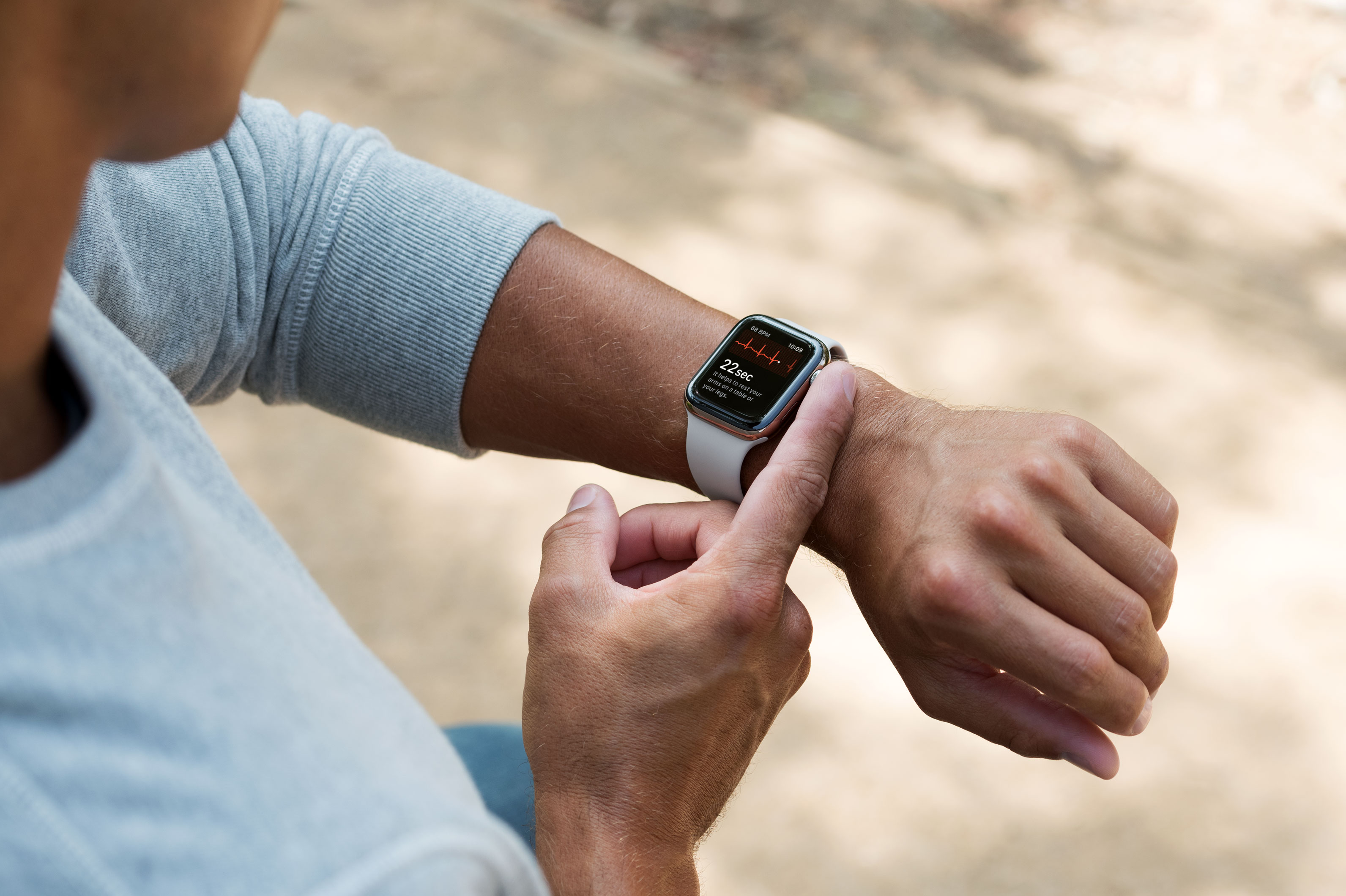 EKG v Apple Watch je pro většinu populace zbytečnost, říká kardiolog
