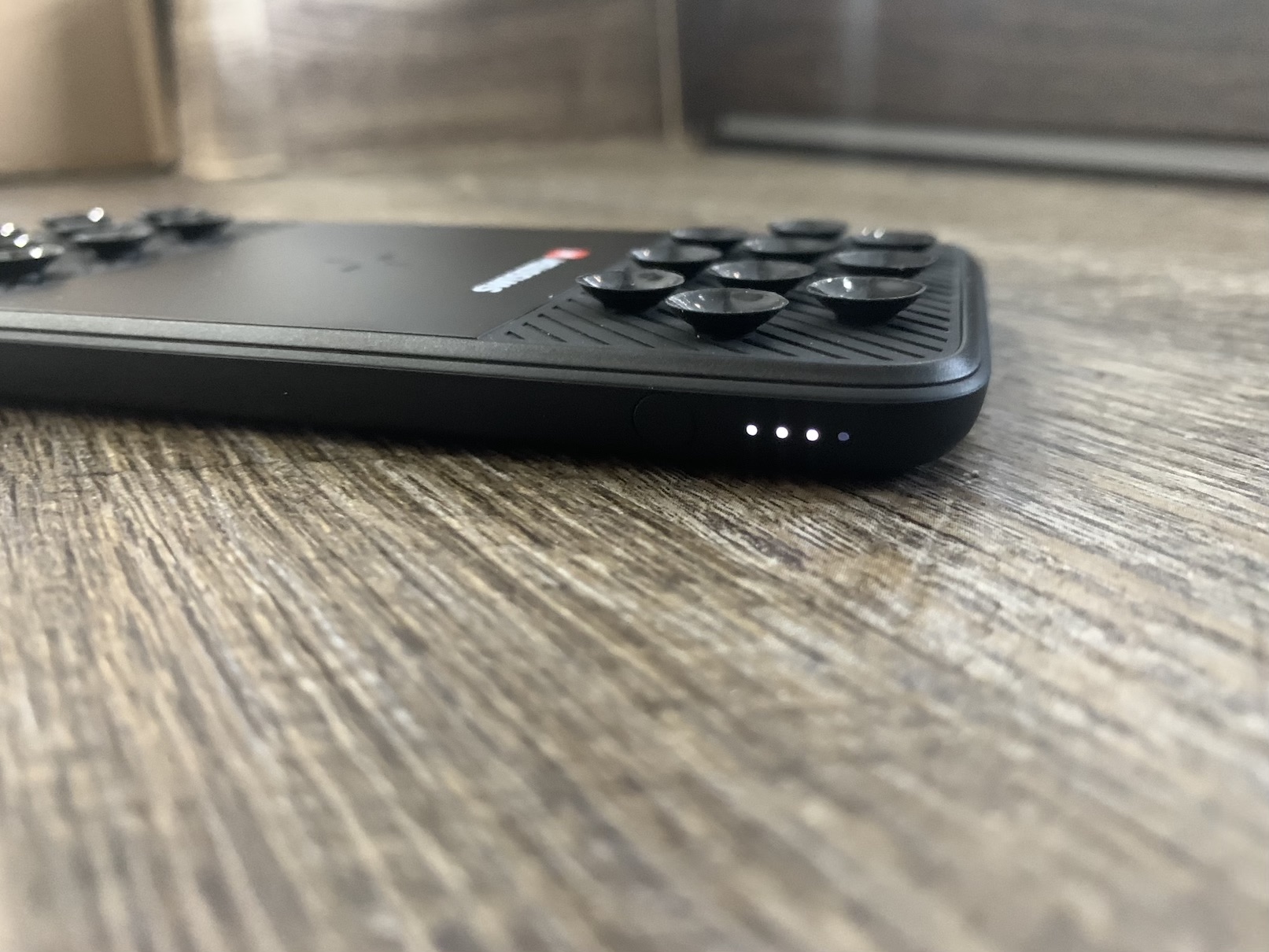 bezdrátová powerbanka swissten s přísavkami