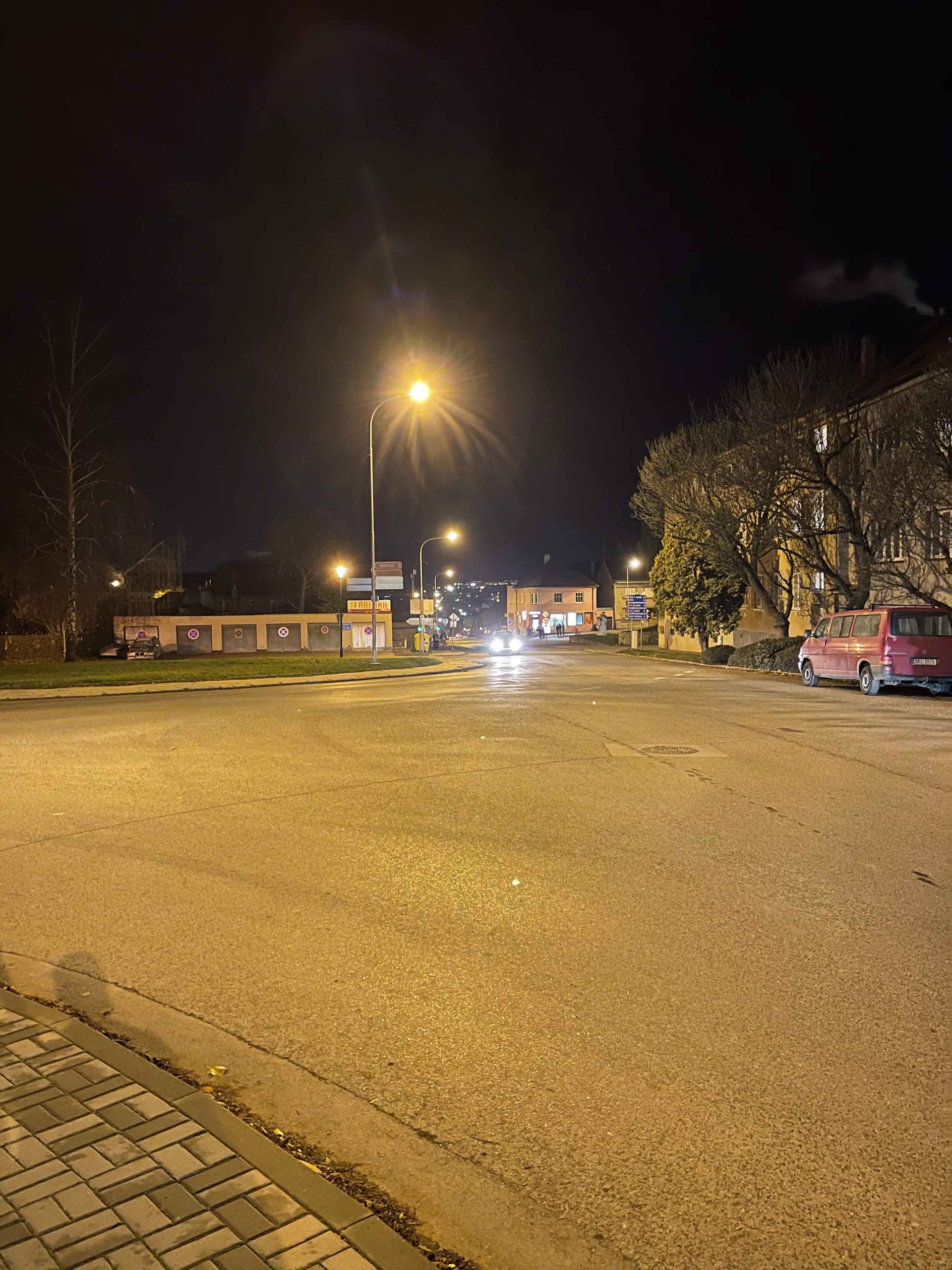 fotky z iphone 12 pro max v noci2
