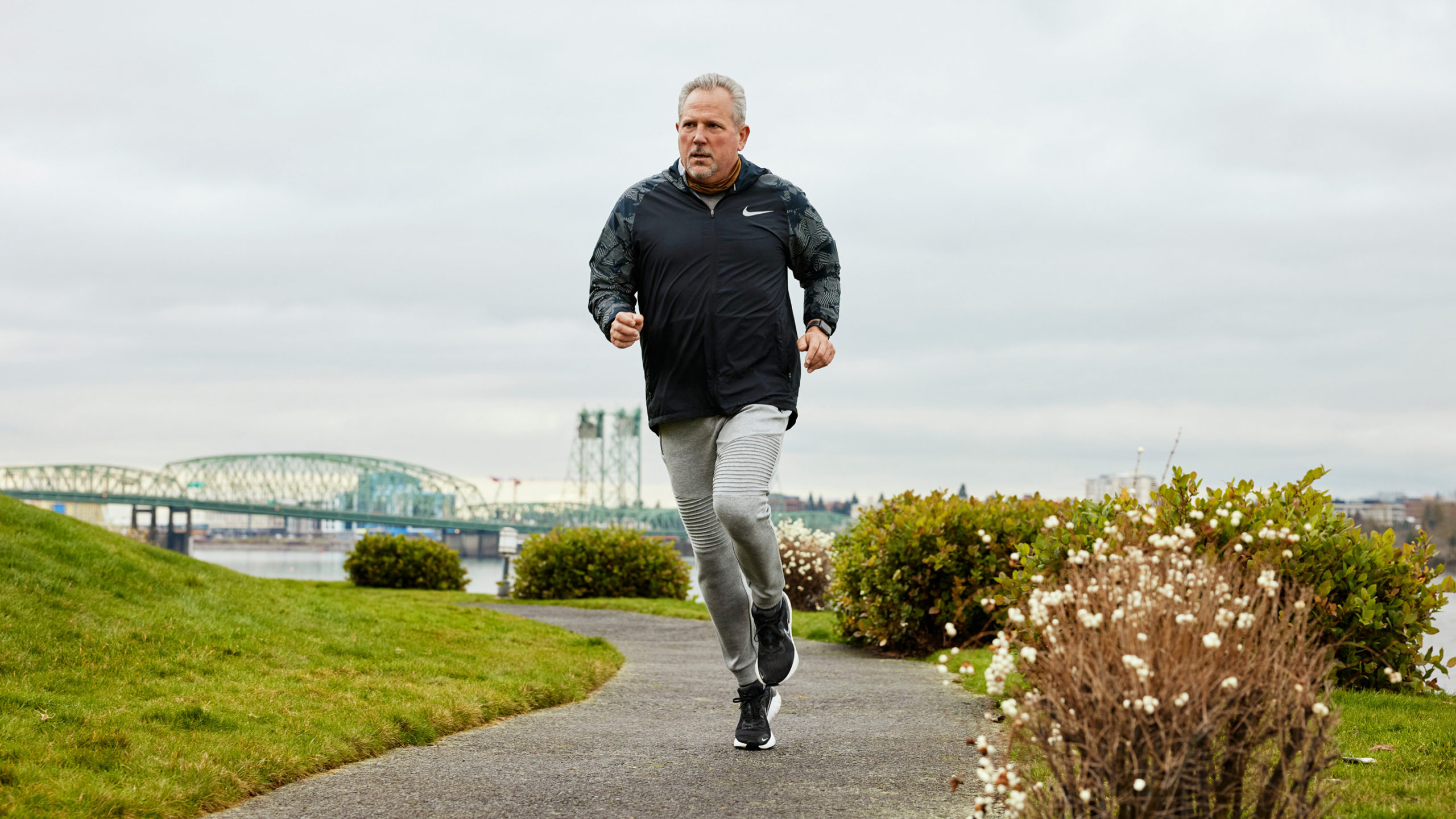 apple_heart-health-month_hero_02032021_Full-Bleed-Image.jpg.large_2x Bob March: Záchrana života Apple Watch