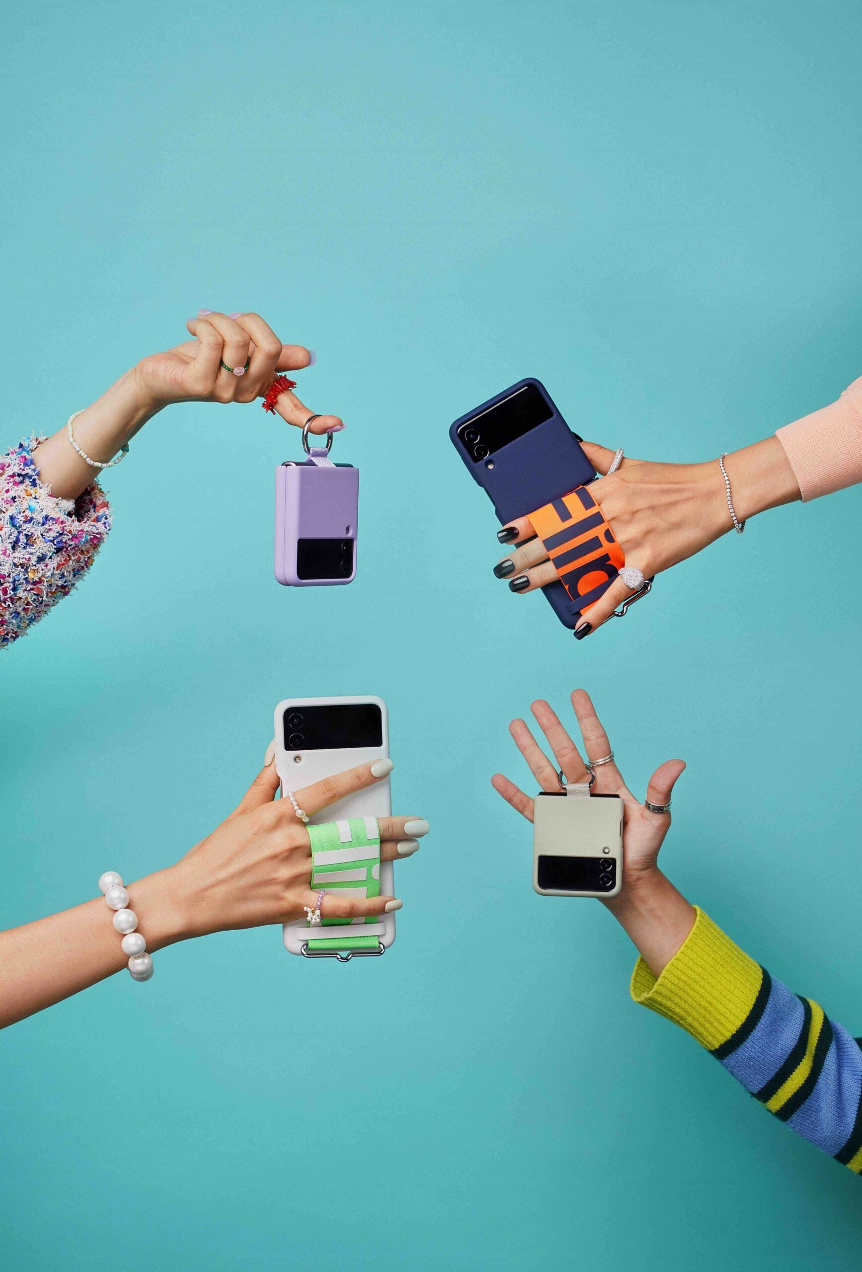 03_02_lifestyle_galaxyzflip3_5g_cream_phantomblack_green_lavender_H Galaxy Z Flip3