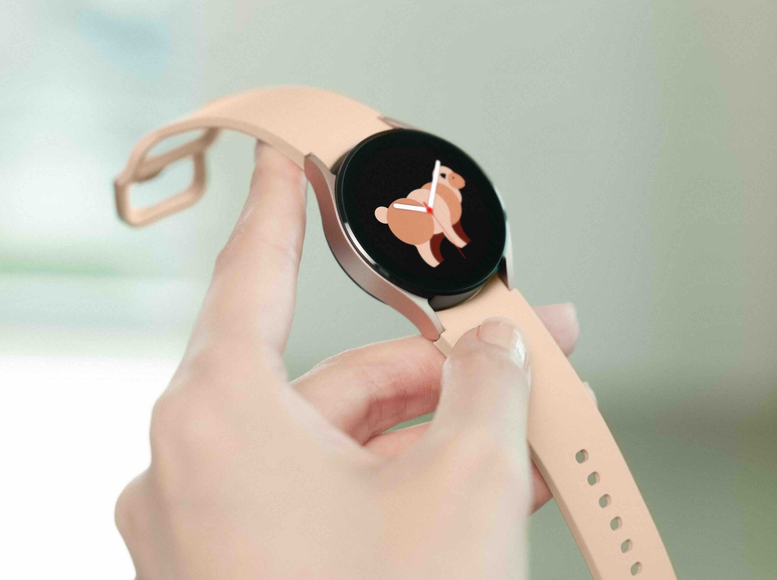 F_02_03 Fresh Product_07_galaxywatch4_handson_pinkgold_H Galaxy Watch 4