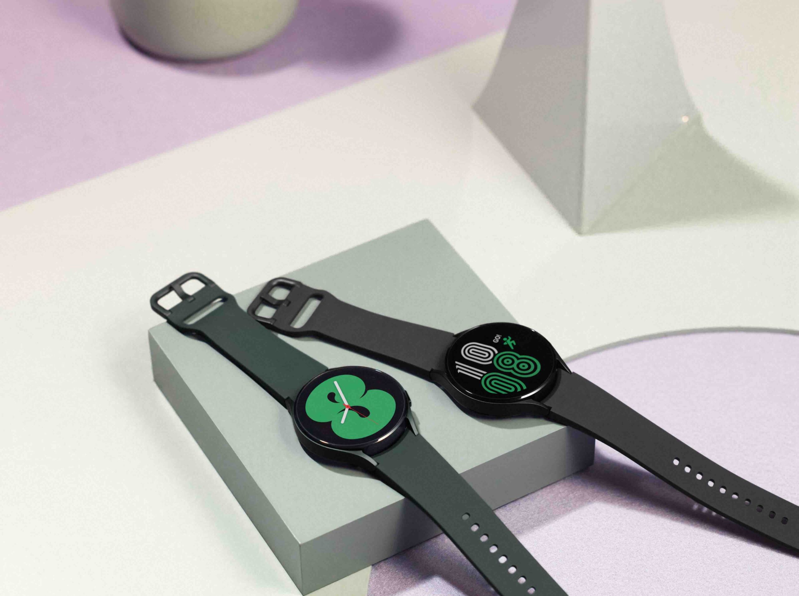 F_02_04 Fresh Family_02_galaxywatch4_family_black_green_H Galaxy Watch 4
