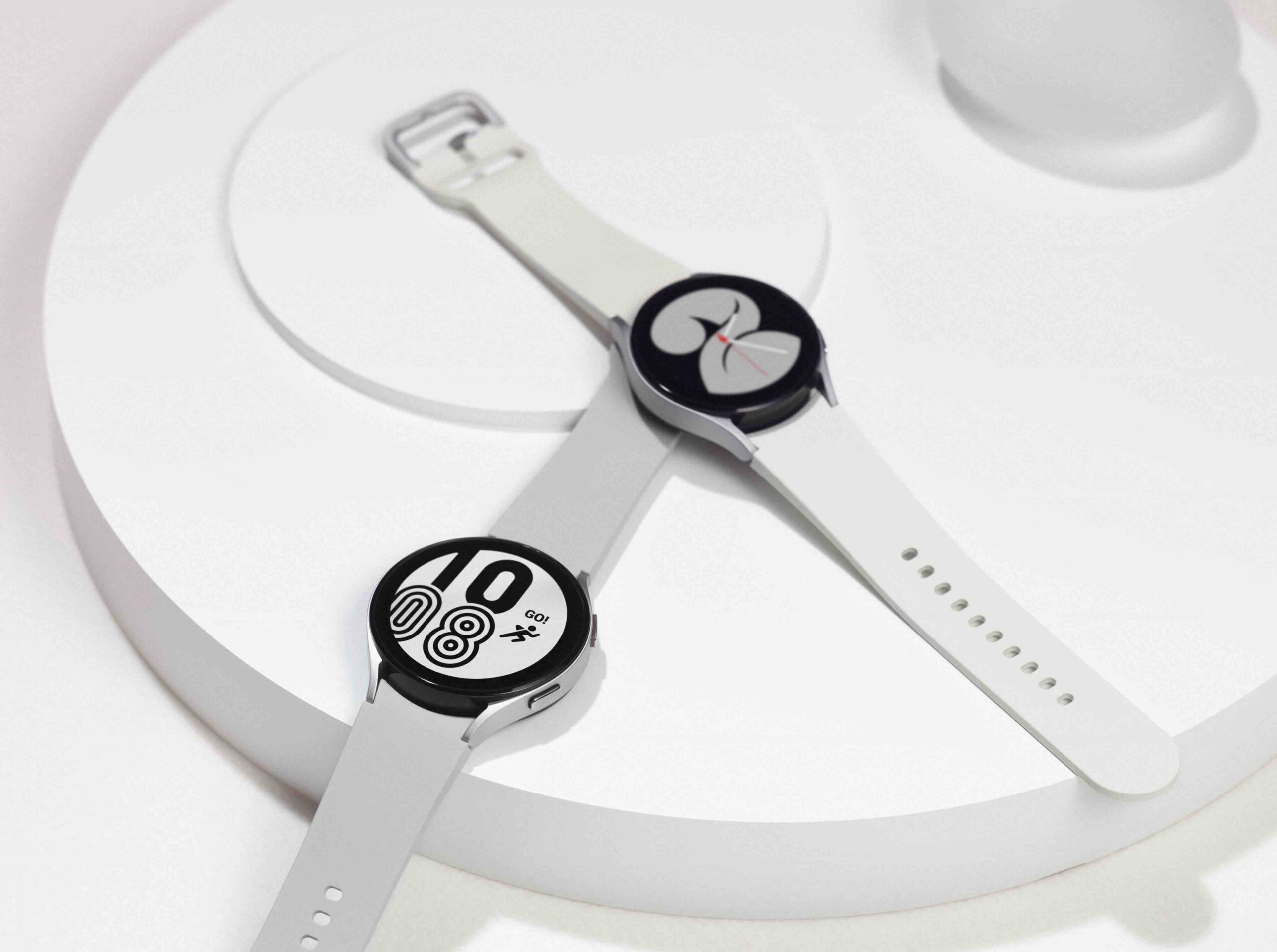 F_02_04 Fresh Family_03_galaxywatch4_family_silver_silver_H Galaxy Watch 4