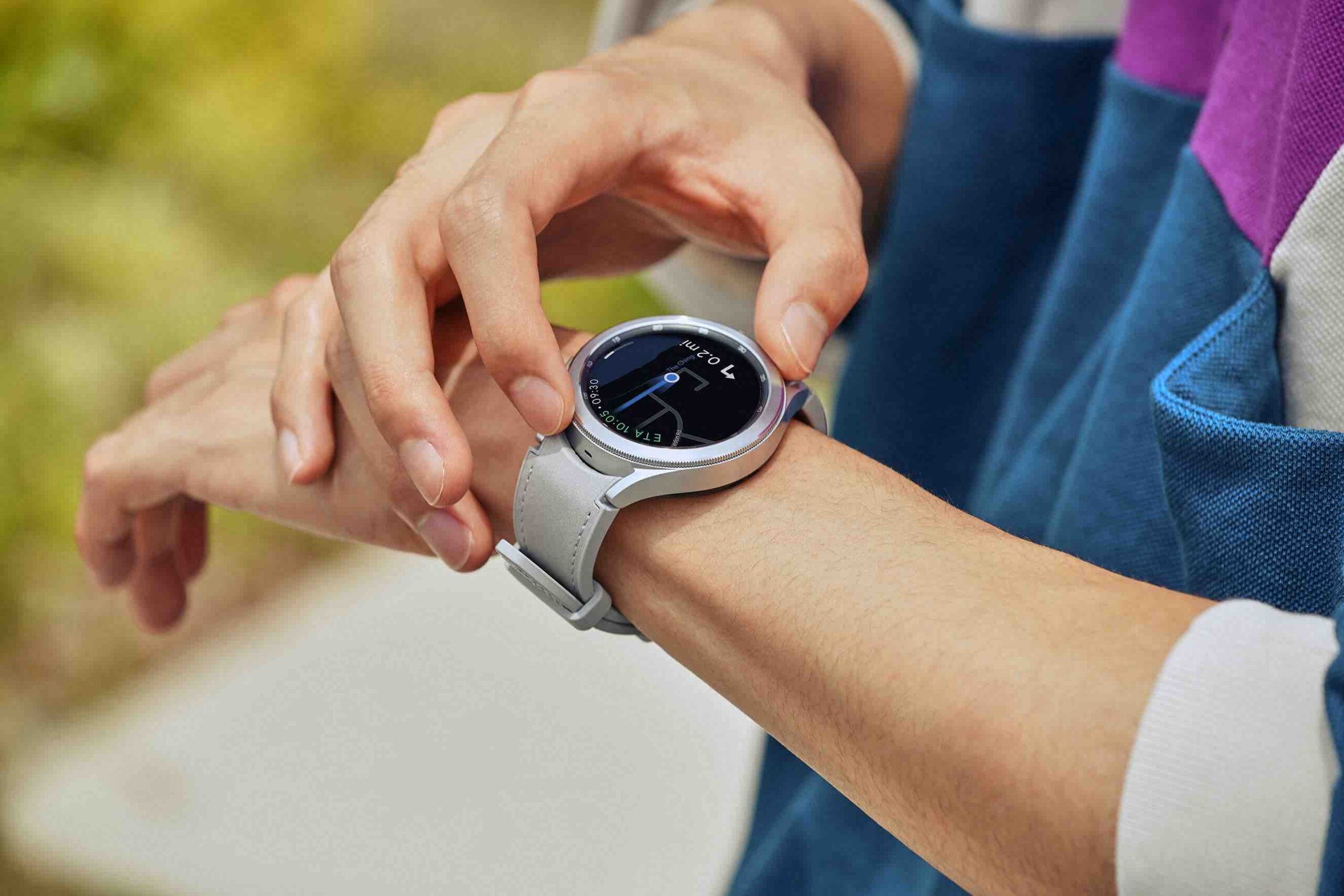 W_03_02_lifestyle_galaxywatch4classic_silver_H Watch 4 Classic