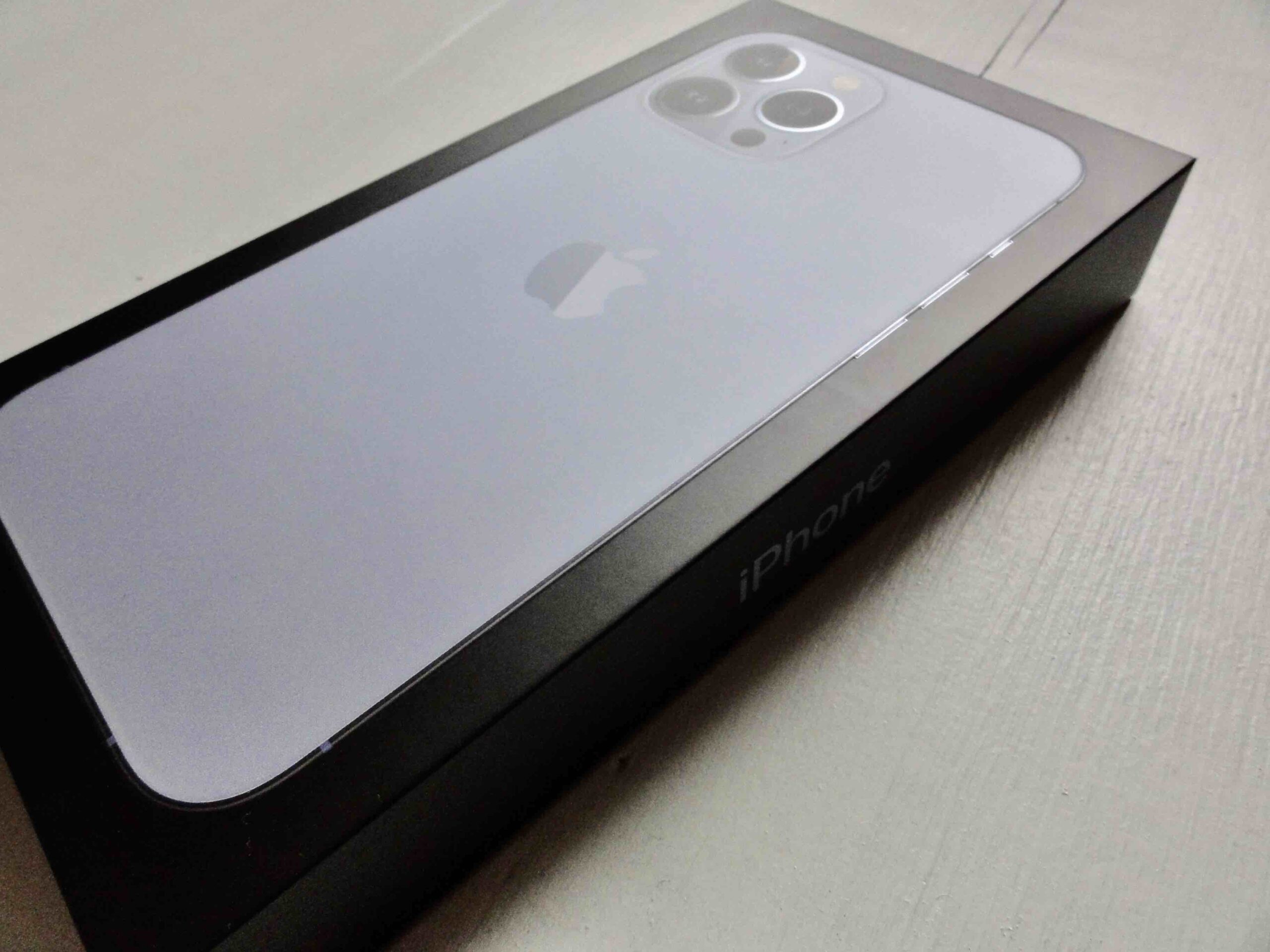 iPhone 13 Pro Max 1 unboxing