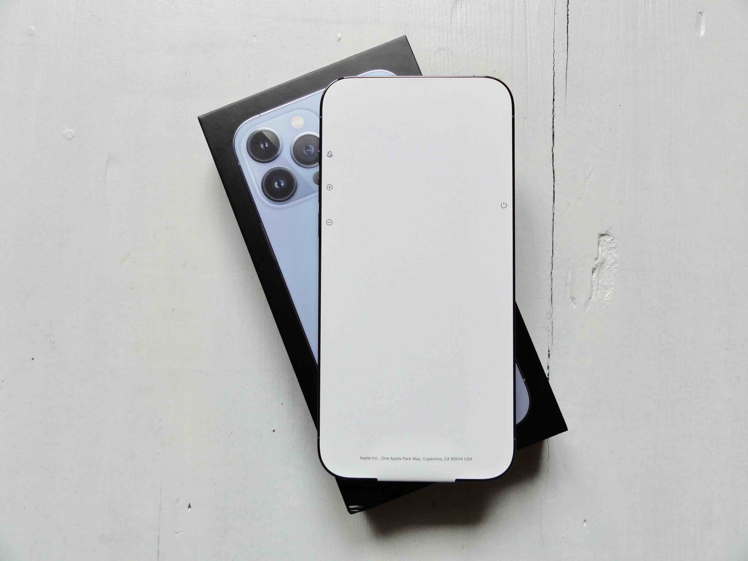 iPhone 13 Pro Max 12 unboxing