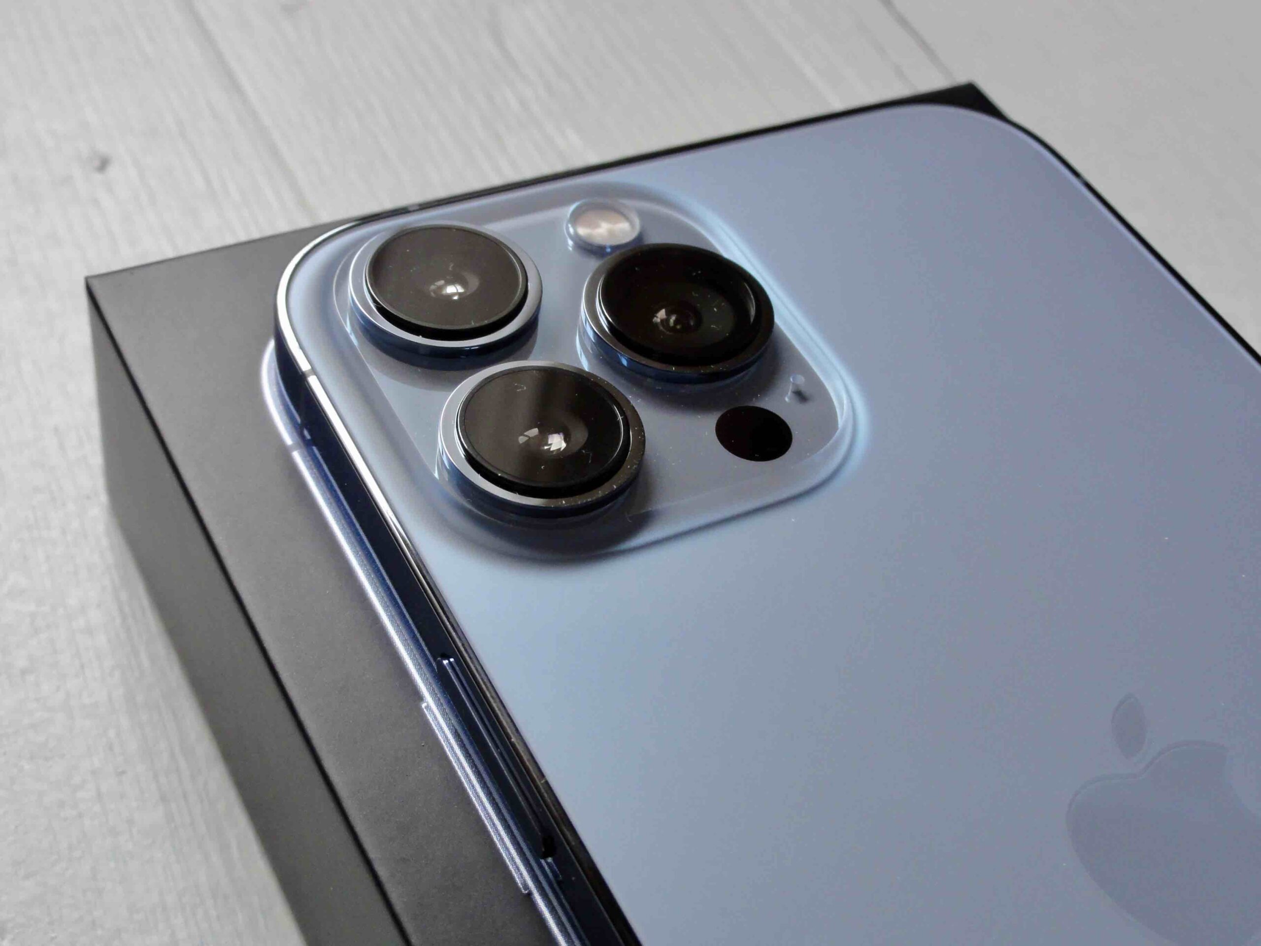 iPhone 13 Pro Max 15 unboxing
