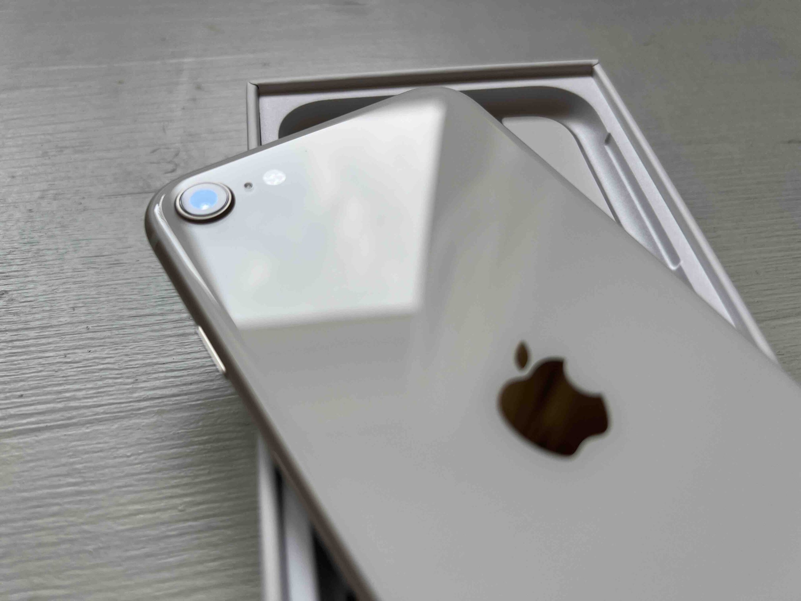 iPhone SE 3 11
