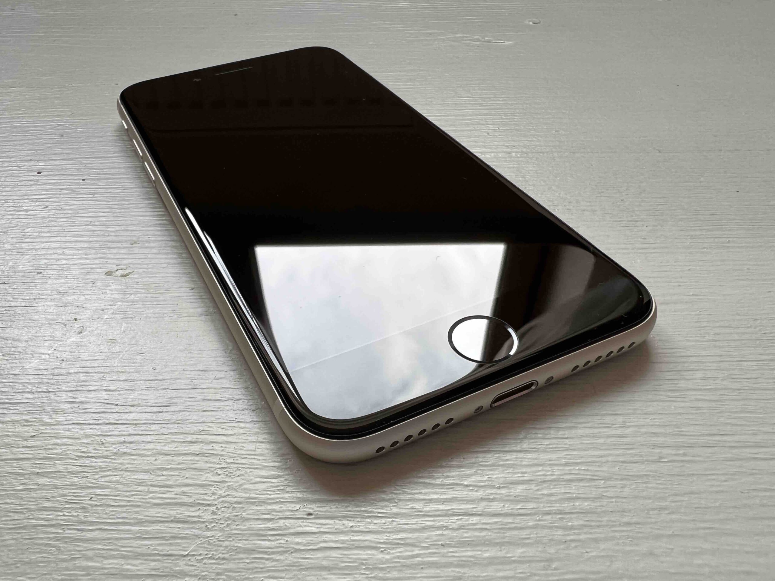 iPhone SE 3 22