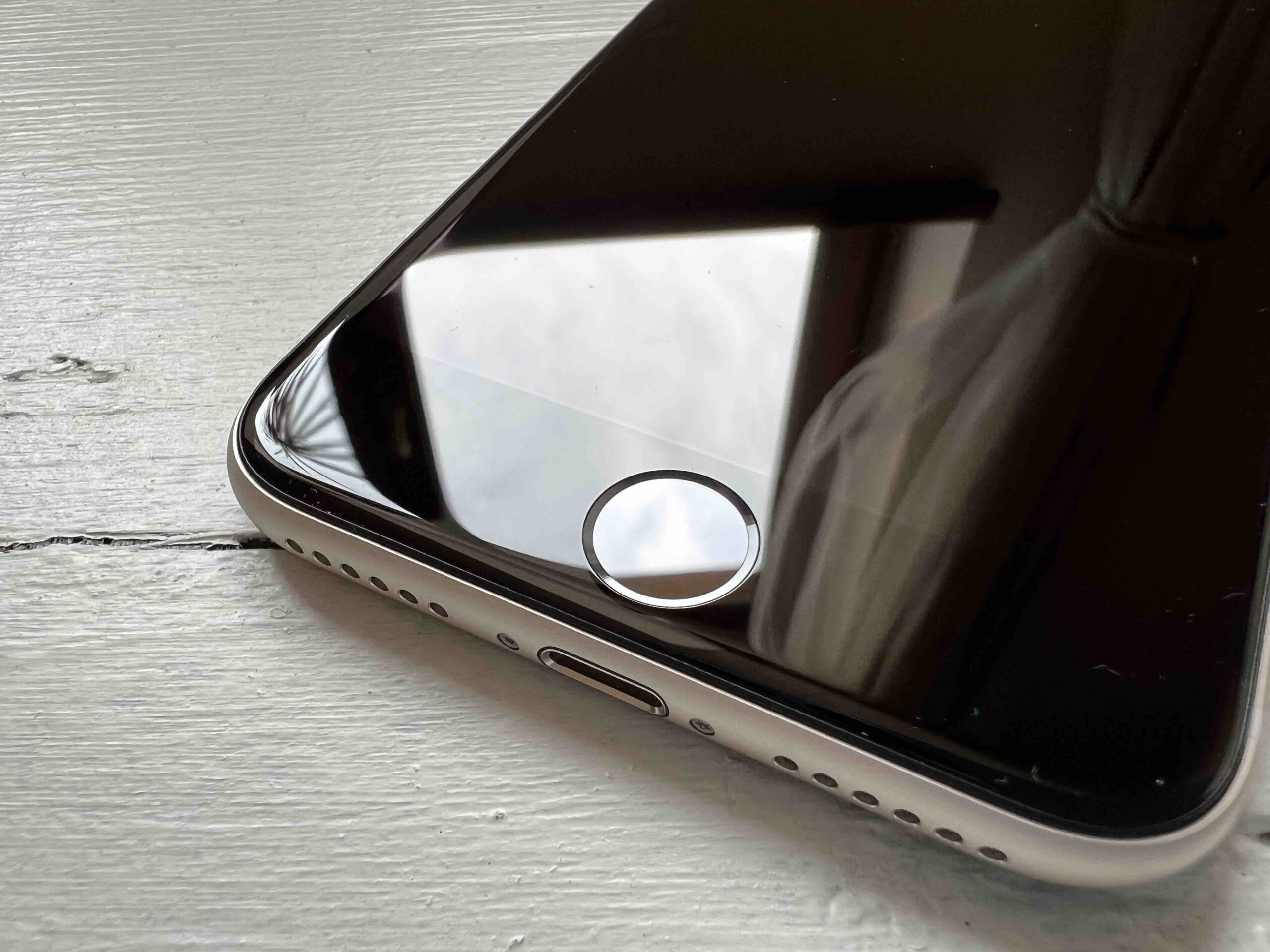 iPhone SE 3 23
