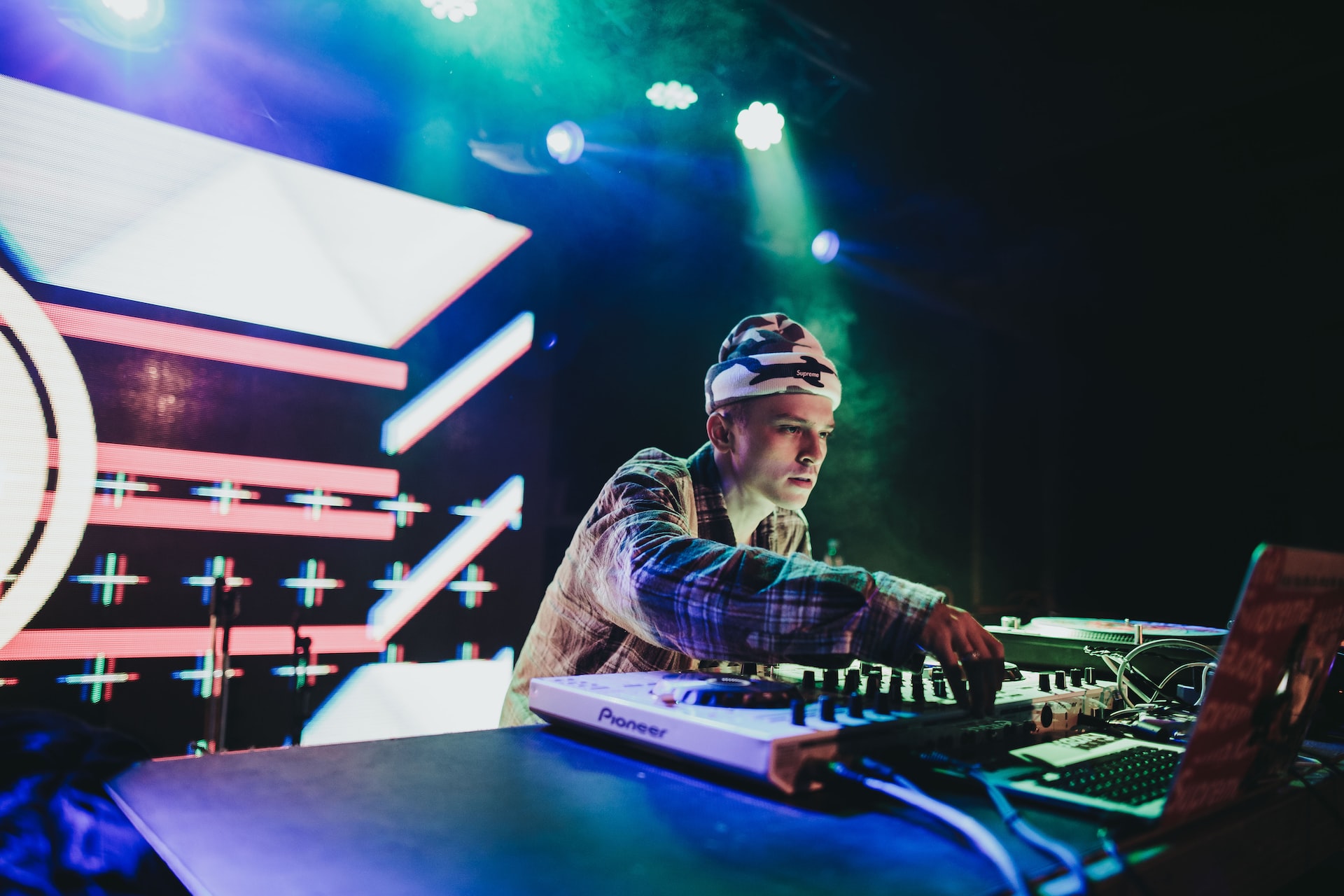 dj a macbook dalyb DJ a MacBook