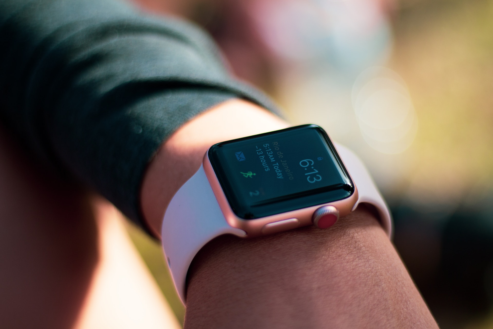 pexels-ingo-joseph-1682821 Apple Watch řemínky