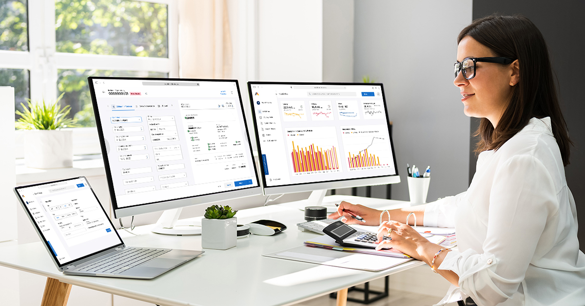 Online,Taxes,And,Invoice,Using,Computer,And,Calculator
