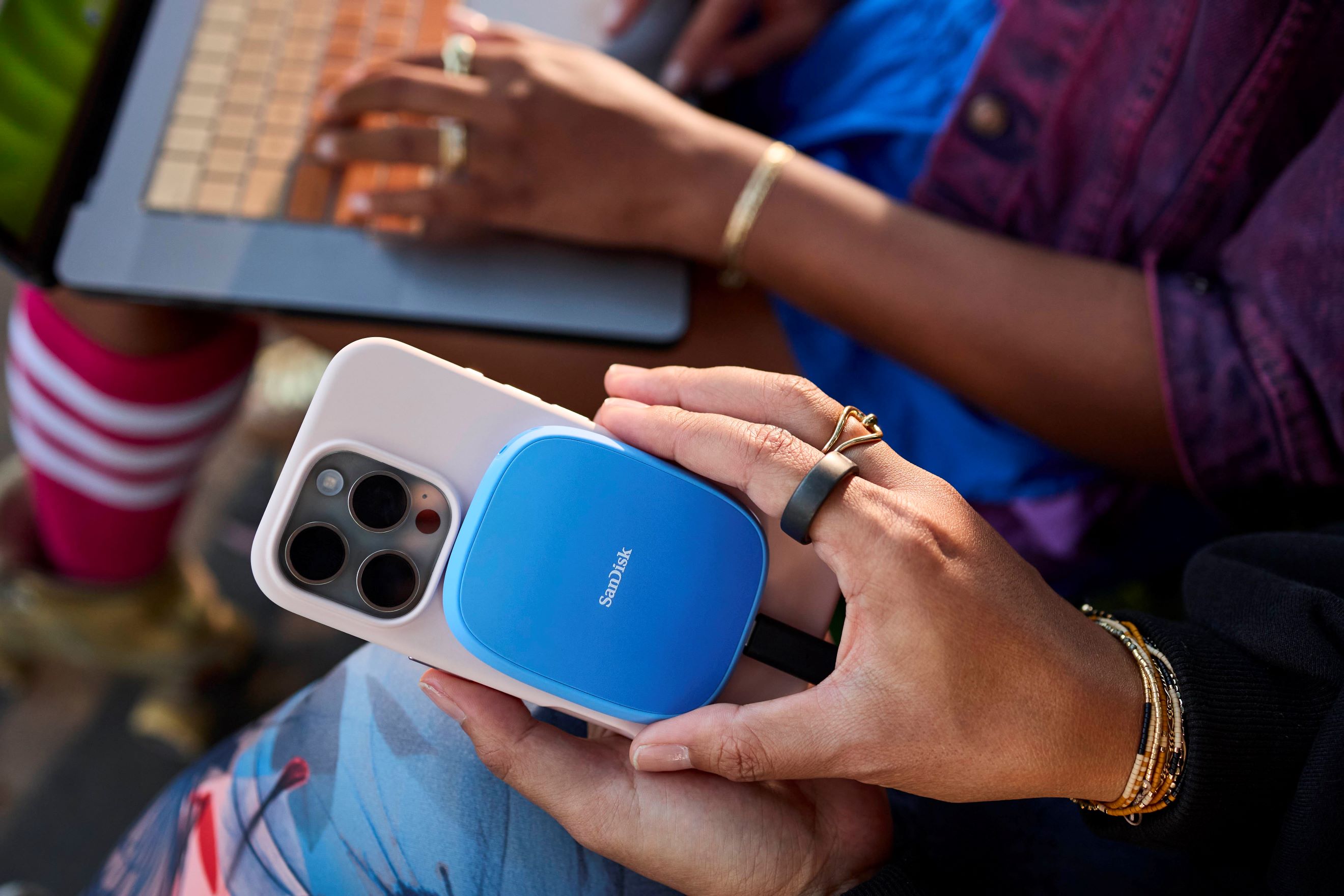 SNDK Creator Phone pSSD with MagSafe Life 10 LR