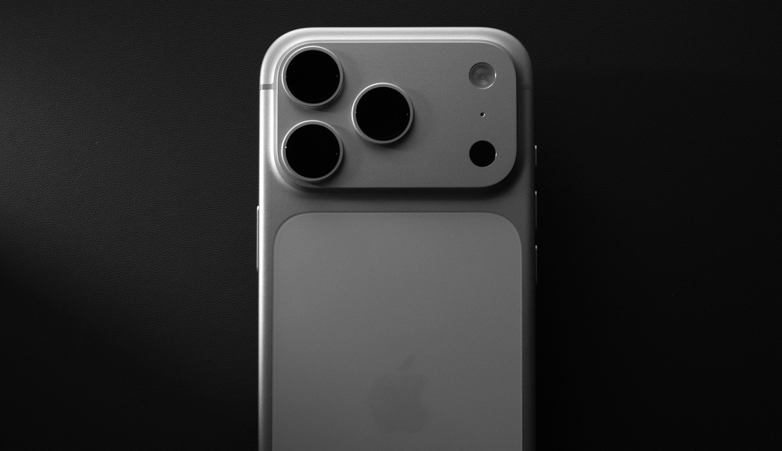 1560 900 iPhone 17 Pro silver